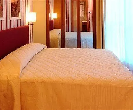 Aparthotel The One Milano & 4*
